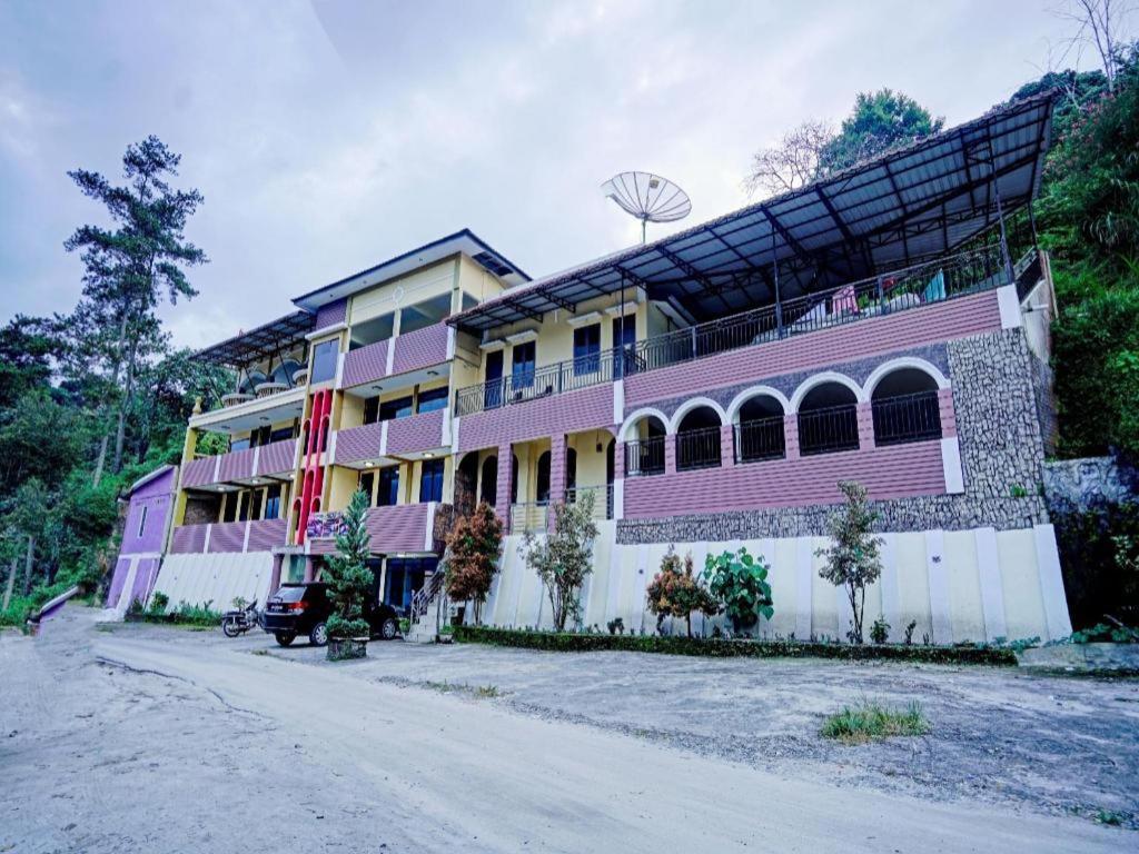 Oyo 90331 Hotel Toba Shanda Parapat Esterno foto